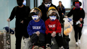 Pandemiyle Beraber Gelen Yeni Yaşam Tarzımız: Sosyal Mesafeden Hijyenik İnovasyonlara 42 Family in Hong Kong airport e1584528557892